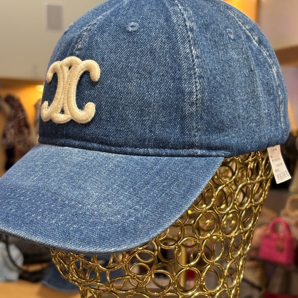 Stylish Denim Caps with Embroidered Logo - Picture 3 of 4